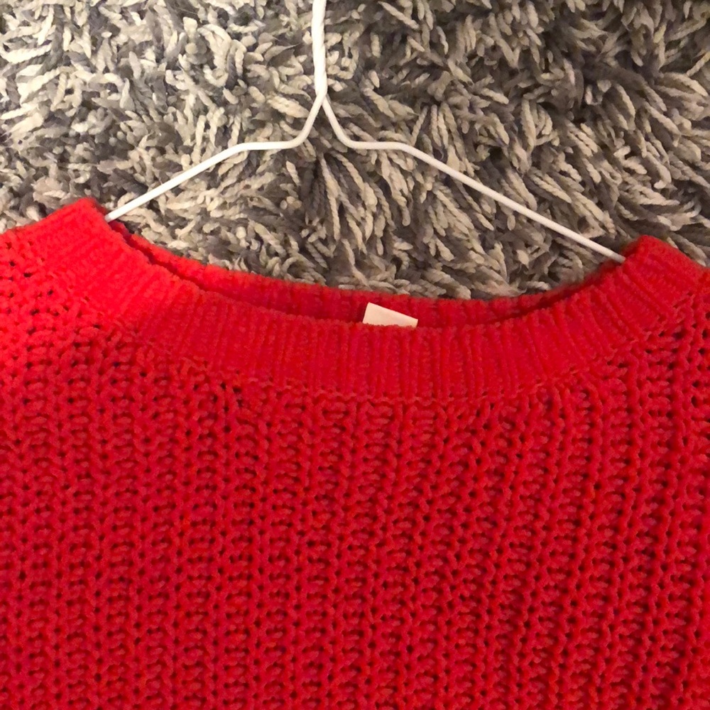 Red sweater - Picture 3 of 3